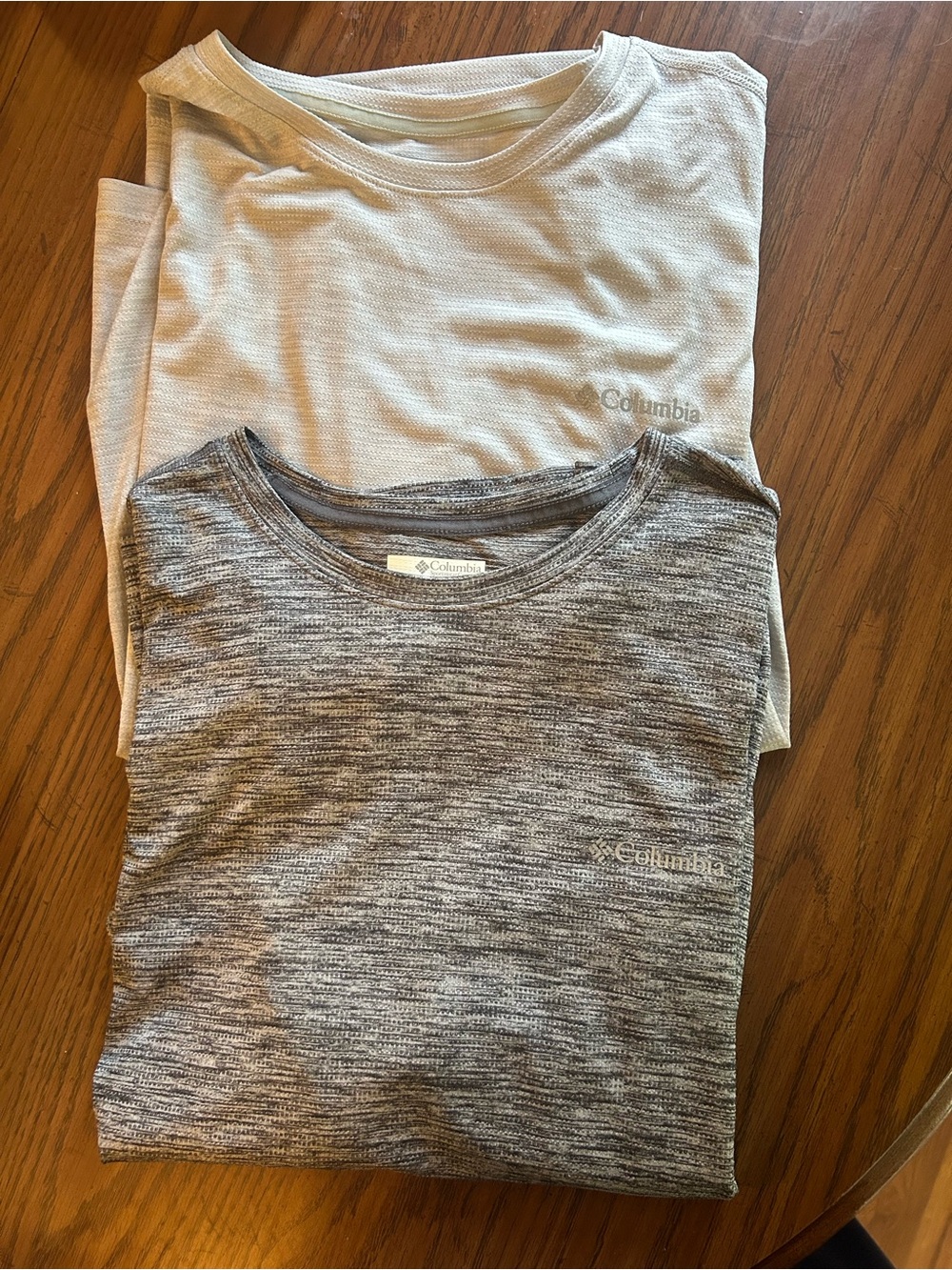 Columbia Men's Short-Sleeve Performance Tees in Gray Heather and Off-White